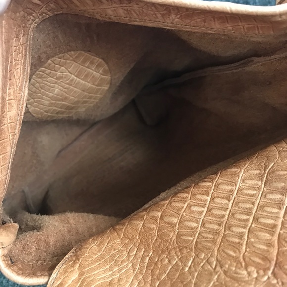 Tom Thomas tan leather embossed asymmetrical crossbody purse - Picture 12 of 15